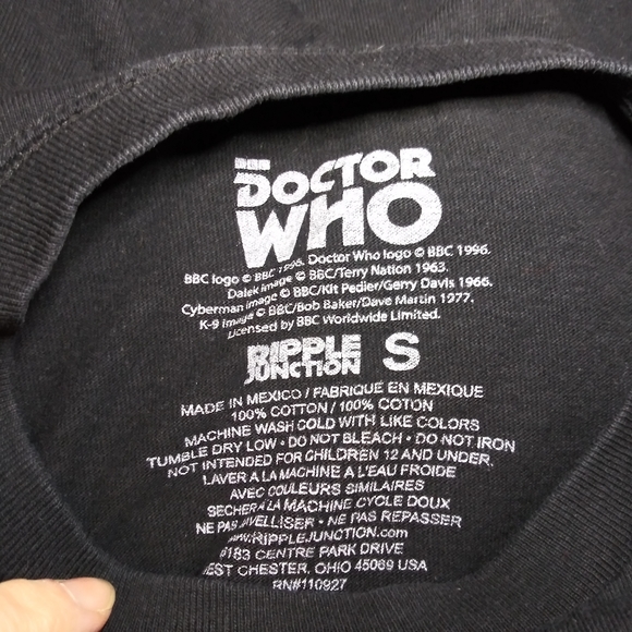 3/$18 Dr. Who Black Tardis Union Jack T-Shirt - Picture 4 of 5